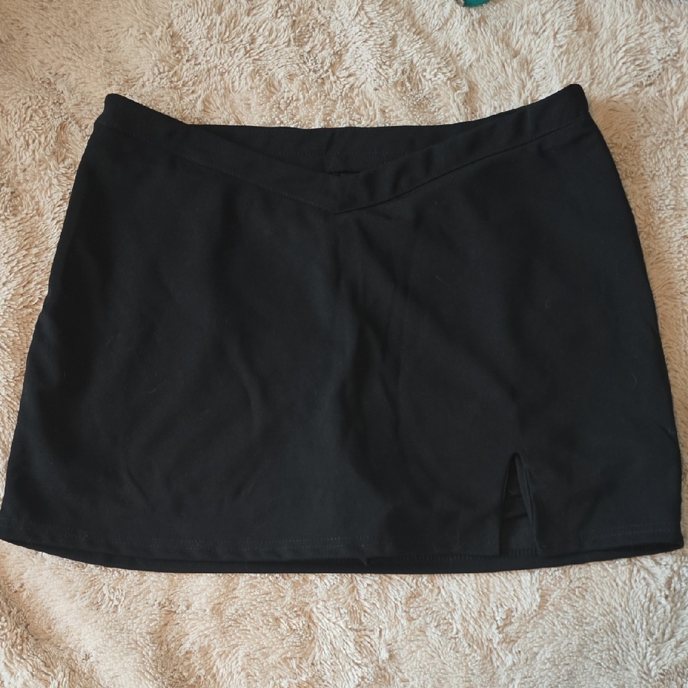V Waist Black Skort With Thigh Slit